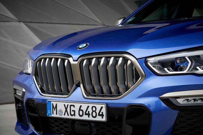 BMW X6 M50i