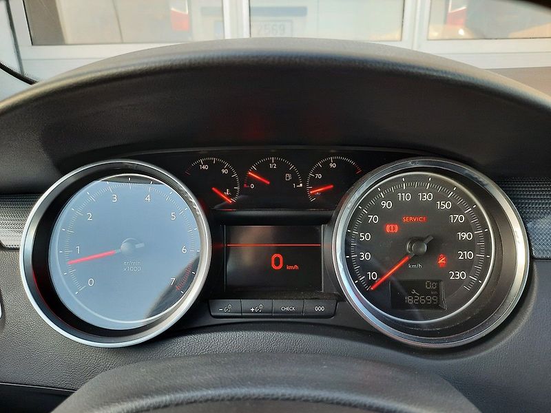 Peugeot 508 SW 1,6 THP 156k M6 - fotka 17 z 22