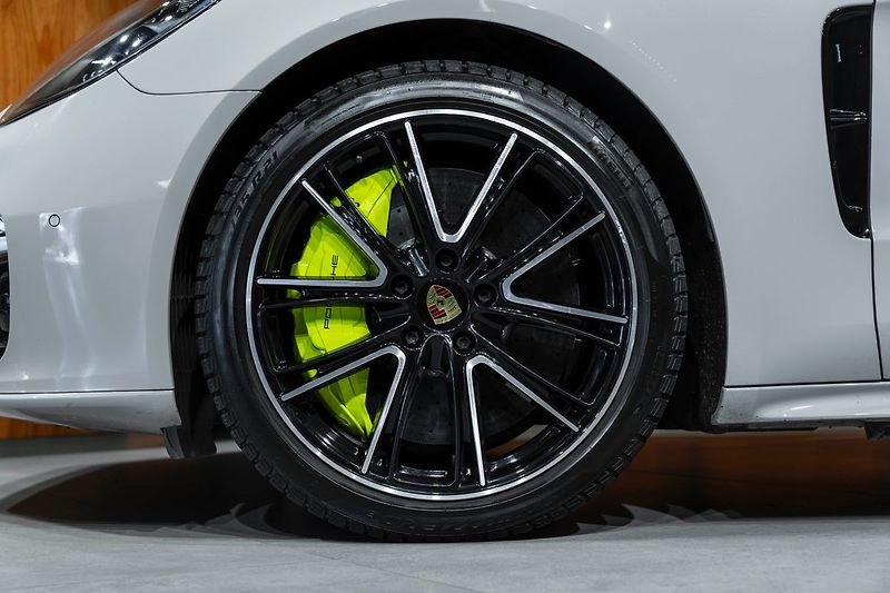 Porsche Panamera Turbo S E-hybrid - fotka 5 z 23
