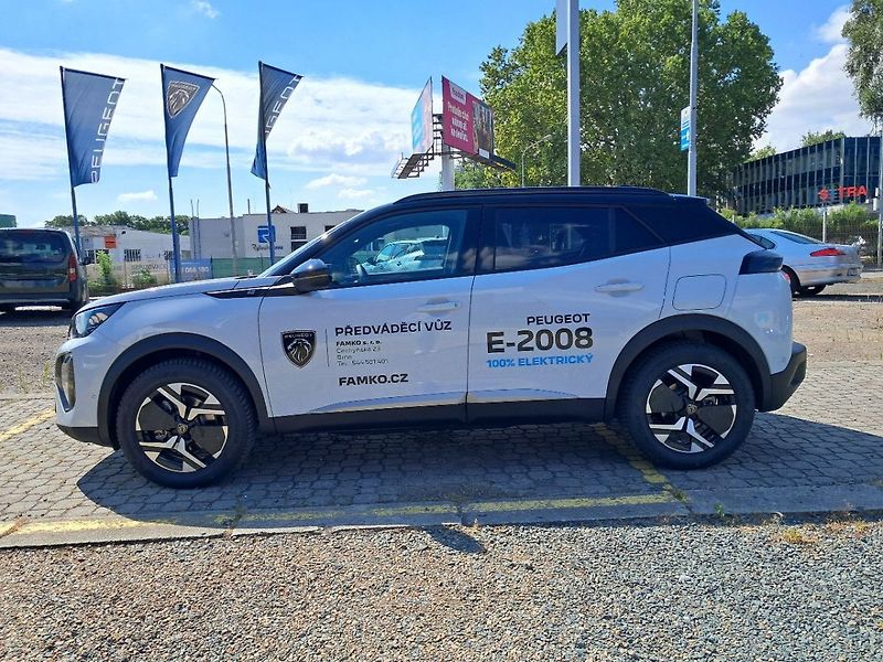 Peugeot 2008 GT Elektromotor 115 kW (Bateri - fotka 8 z 16