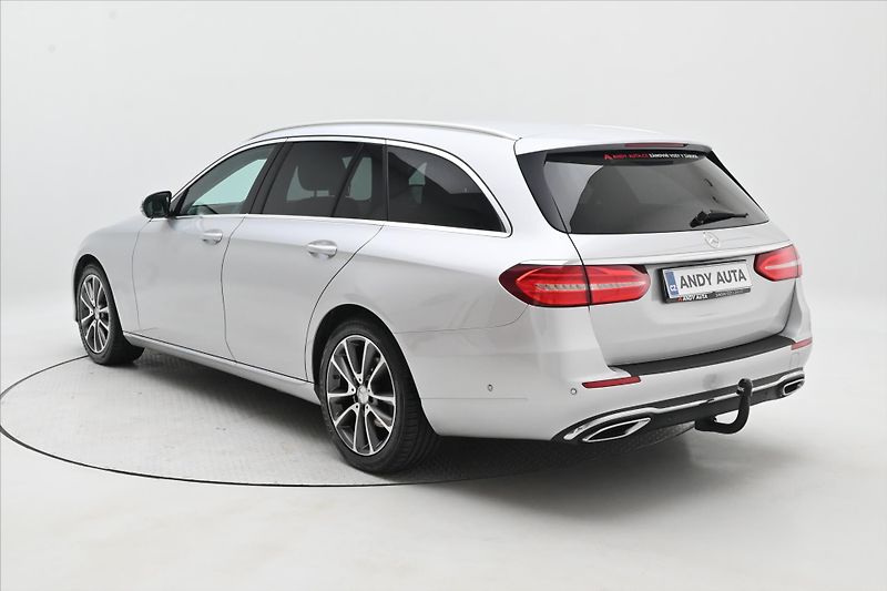 Mercedes-Benz Třídy E 2,0 220d 143 kW Avantgarde AT9 - fotka 7 z 33