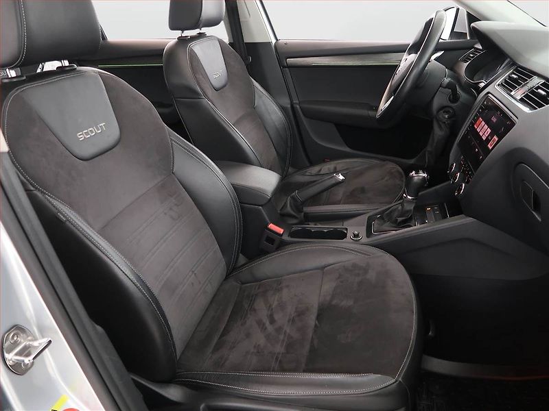 Škoda Octavia (2017) Scout 2.0 TDI, 4X4, Automat - fotka 9 z 23