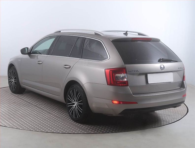 Škoda Octavia (2015) Laurin&Klement 2.0 TDI, 4X4 - fotka 4 z 16