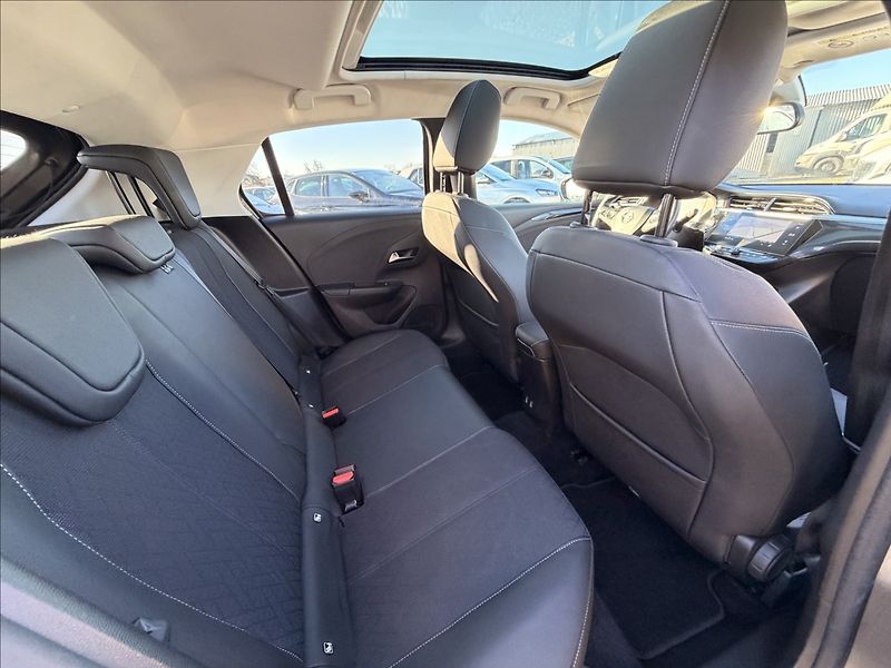 Opel Corsa 1,2 74kW AUTOMAT,NAVI,PANO,LED - fotka 38 z 44