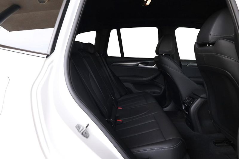 BMW X3 xDrive30i - fotka 6 z 24