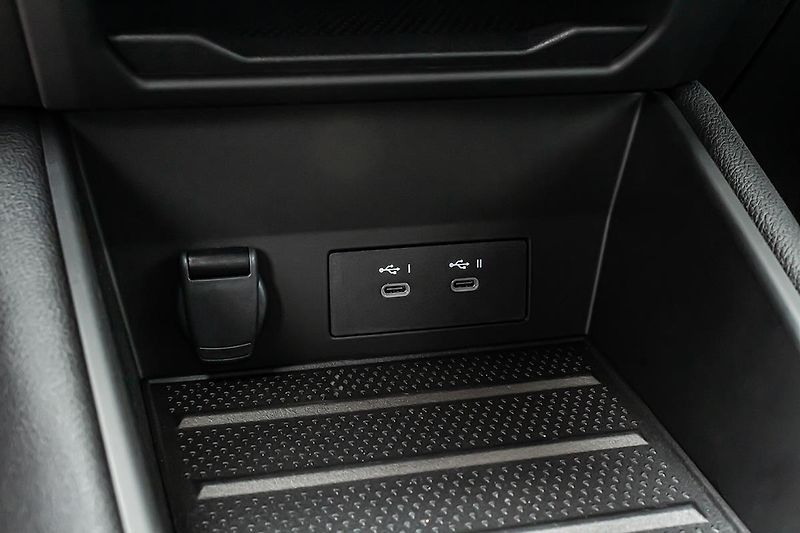 Mitsubishi Grandis (2026) 1,3 DI-T DCT  Intense+ - fotka 19 z 24