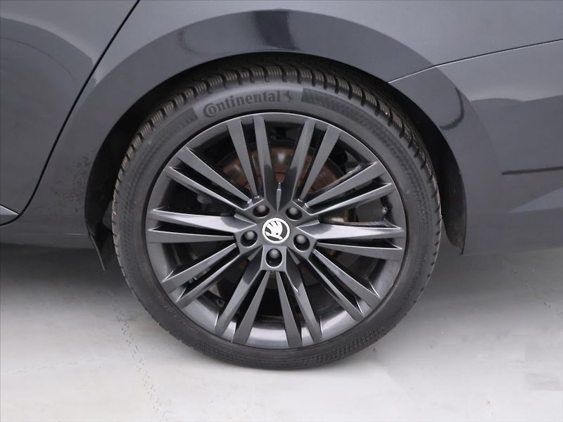 Škoda Superb 2,0 TDI DSG 4x4 CZ Style DPH - fotka 27 z 34