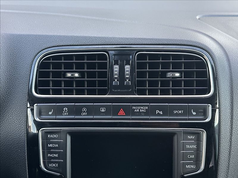 Volkswagen Polo 1,8 TSI 192PS  GTI DSG - fotka 26 z 51
