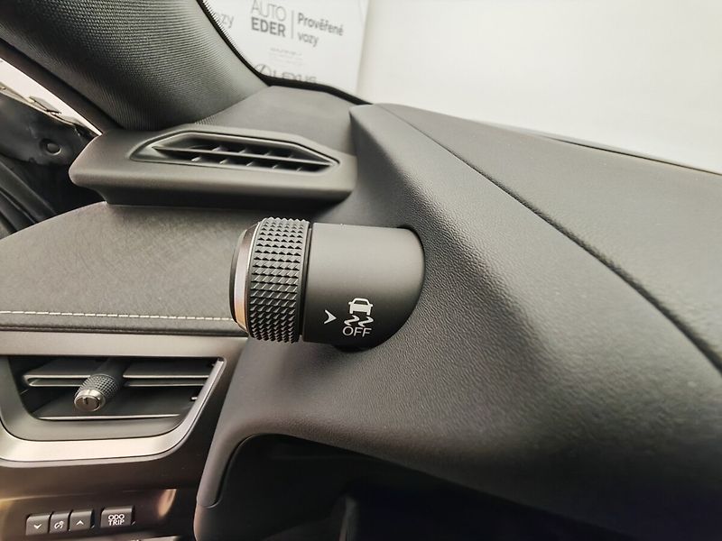 Lexus UX 300h 300h 4x2 F Sport Design - fotka 29 z 40