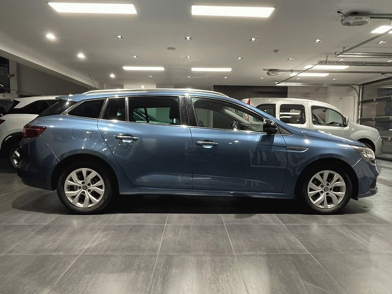 Renault Mégane (2019) Grandt. LIMITED 1,3TCe 140k - fotka 5 z 20