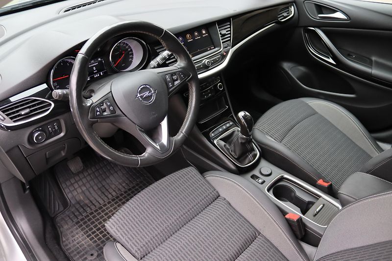 Opel Astra SPORTS TOURER+ 1.2 81kW - fotka 21 z 50