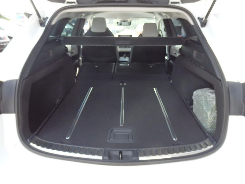 Toyota Corolla 1.8i HYBRID + LPG - fotka 24 z 35
