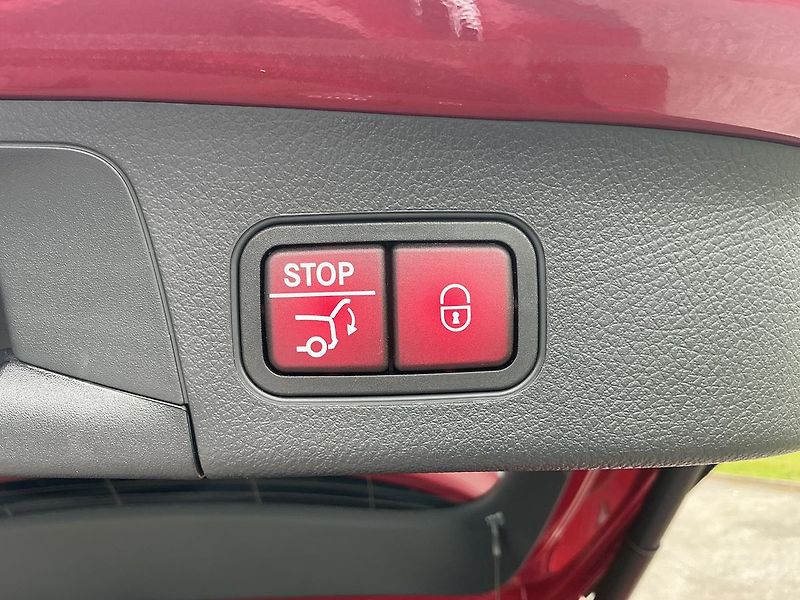 Mercedes-Benz GLA 250 e AMG s PLUG-IN HYBRIDNÍ T - fotka 25 z 25