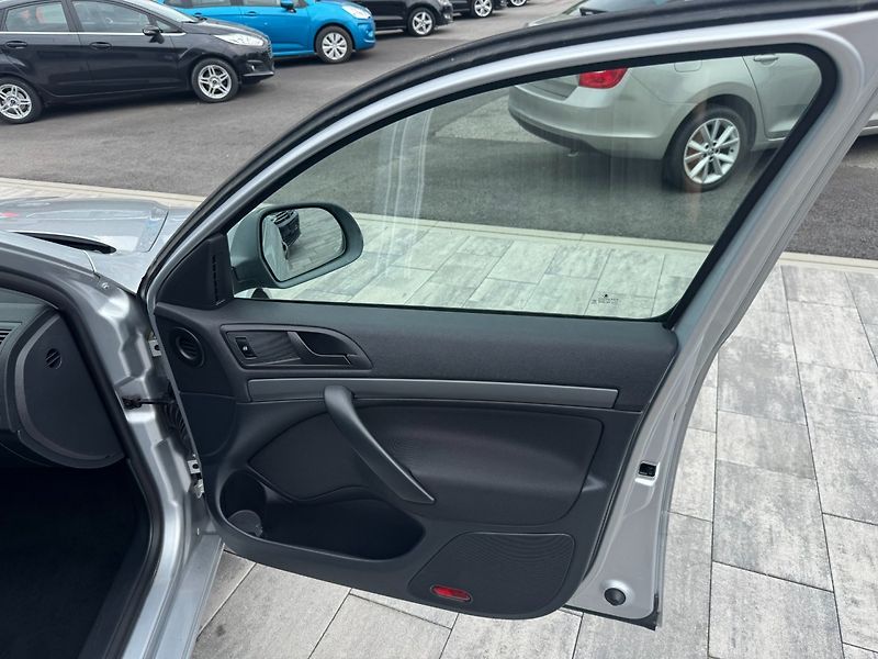 Škoda Octavia (2012) Comfortline 1.2 TSI 77kW - fotka 25 z 29