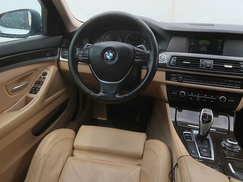 BMW Řada 5 (2010) 530d, Automat, Xenony - fotka 7 z 16