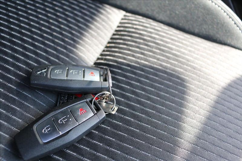 Mitsubishi Outlander 2,4 PHEV, 7míst, Invite - fotka 53 z 53