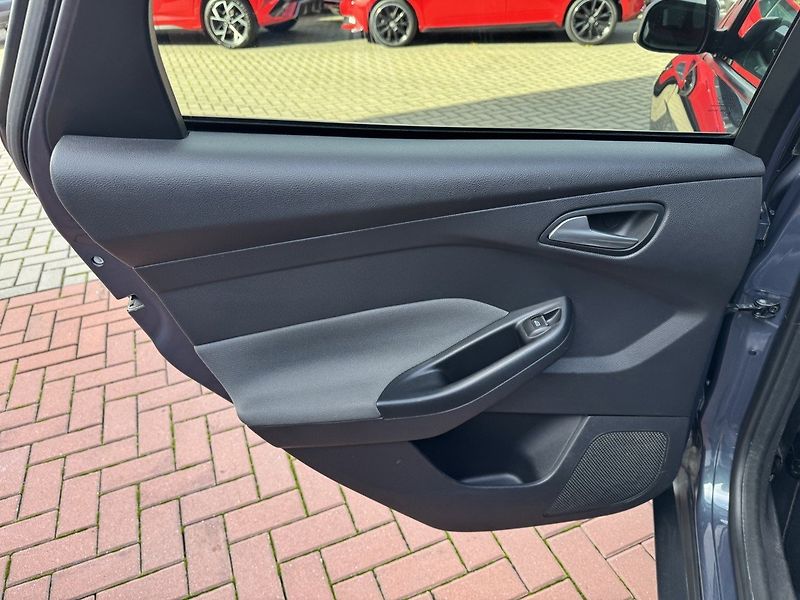 Ford Focus (2011) 1.6i Ti-VCT Klima Servis - fotka 21 z 50