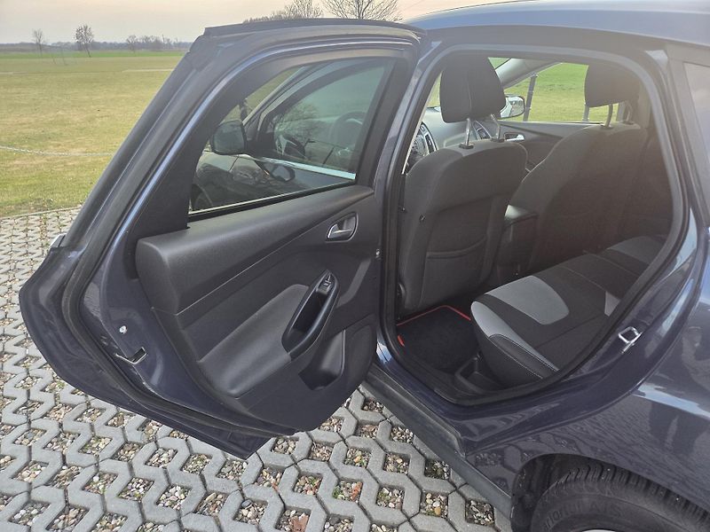 Ford Focus 1.0 ecoboost 74 kW, top stav - fotka 13 z 23