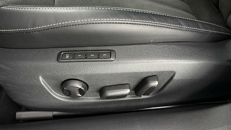 Škoda Superb 2.0 TDI DSG 4x4 Style Combi - fotka 22 z 31