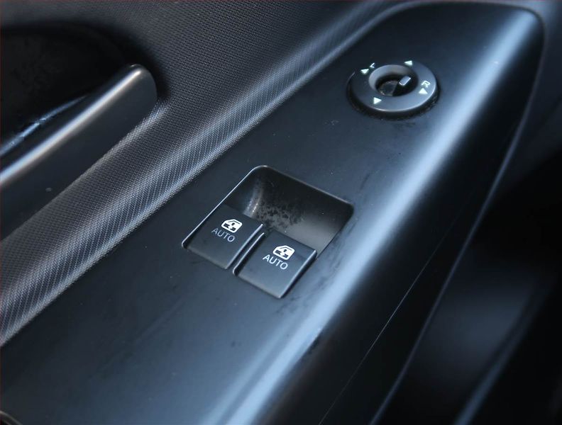 Kia Ceed (2012) 1.4 CVVT, Park. senzory - fotka 15 z 17