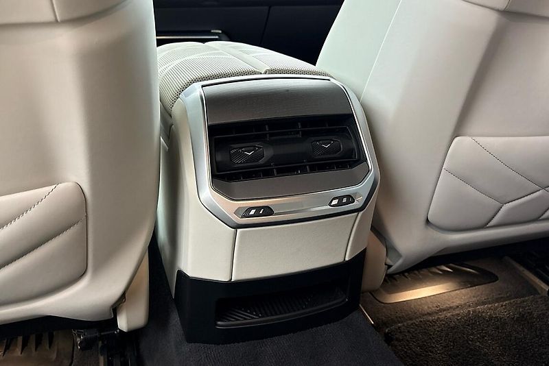 BMW i7 xDrive60 - fotka 26 z 29