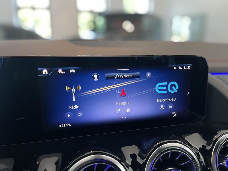 Mercedes-Benz EQA 250+ AMG - fotka 29 z 37