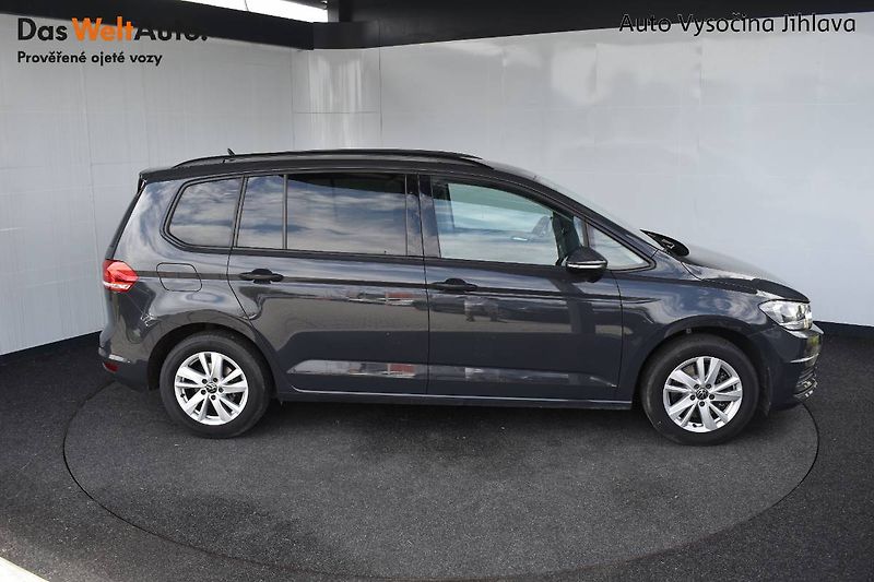 Volkswagen Touran (2022) 1.5TSI 110kW DSG,7 míst - fotka 7 z 20