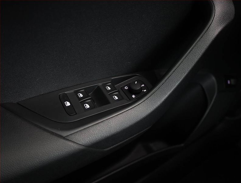 Škoda Karoq (2024) 2.0 TDI - fotka 13 z 20