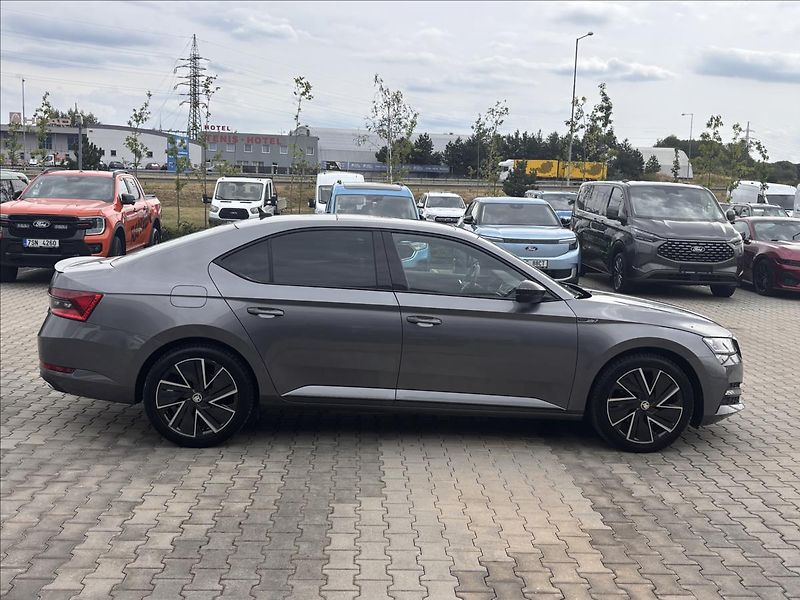 Škoda Superb 1,4 160kW iV Sportline DSG - fotka 6 z 32