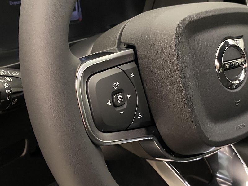 Volvo XC40 (2026) B3 AUT DARK PLUS - fotka 24 z 60