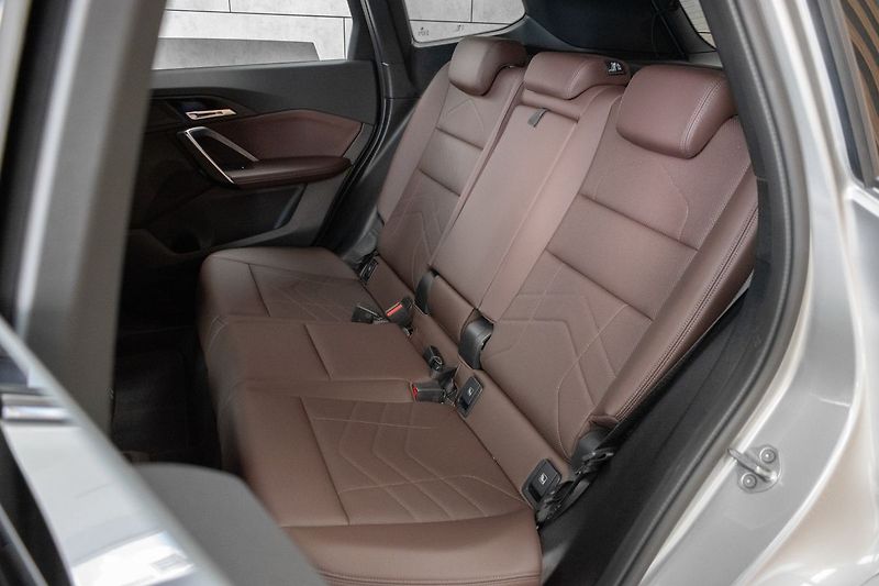 BMW iX1 xDrive30 REZERVACE - fotka 15 z 47