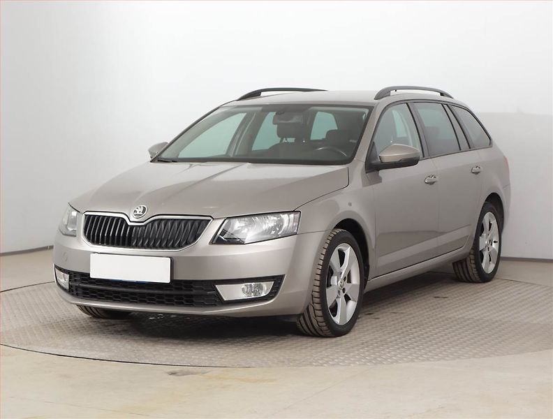Škoda Octavia (2013) Elegance 1.4 TSI, Kůže, Navi - fotka 2 z 17