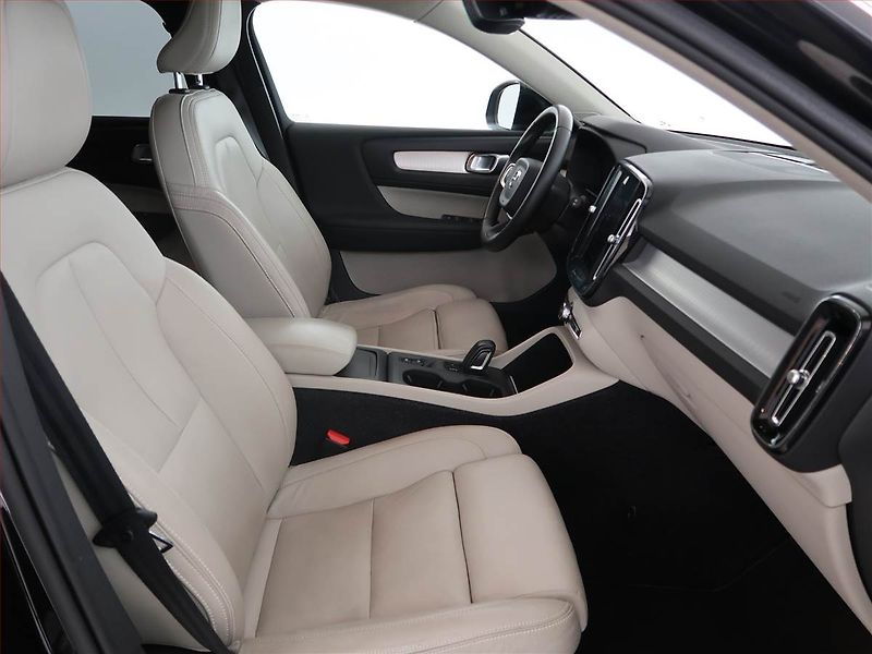 Volvo XC40 (2018) D4 AWD - fotka 9 z 24