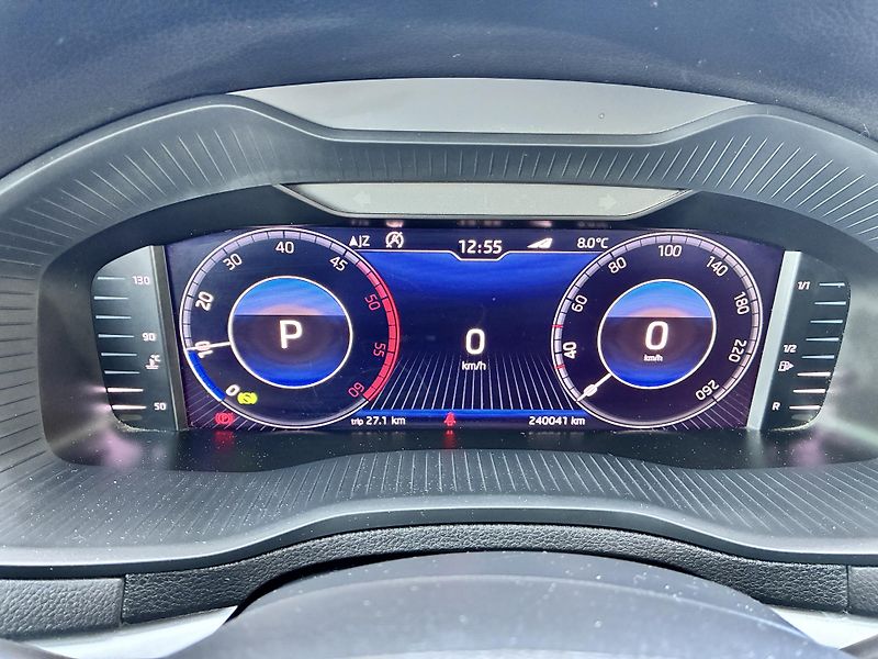 Škoda Karoq 110 kW Style 4x4 DSG 1.MAJITEL - fotka 18 z 38