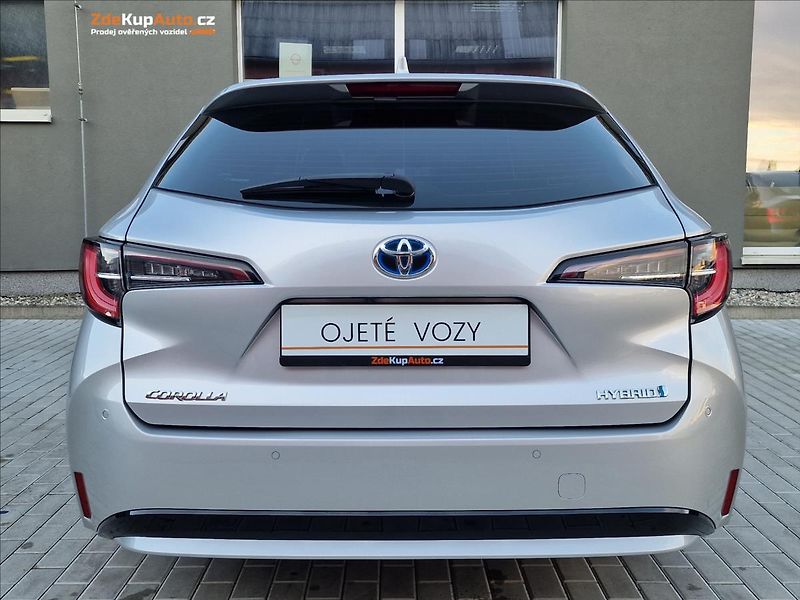 Toyota Corolla 1.8 Hybrid Comfort,ČR ,1.Maj. - fotka 9 z 48