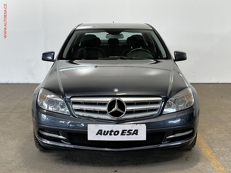 Mercedes-Benz Třídy C (2010) 3.0 CDi C350, AT, TZ - fotka 2 z 16