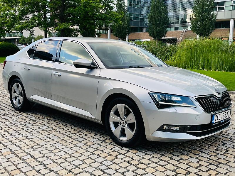 Škoda Superb 2.0TDI AUTOMAT SENZORY LED - fotka 9 z 49