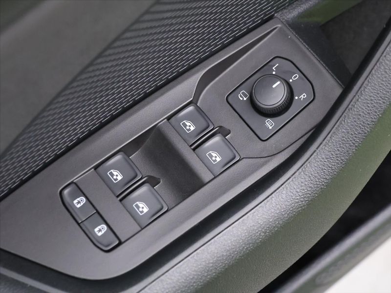Škoda Octavia 2,0 TSI 180kW DSG RS CZ DPH - fotka 16 z 41