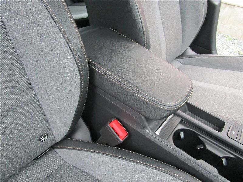 Škoda Octavia Combi 2.0TDi DSG Selection - fotka 30 z 59