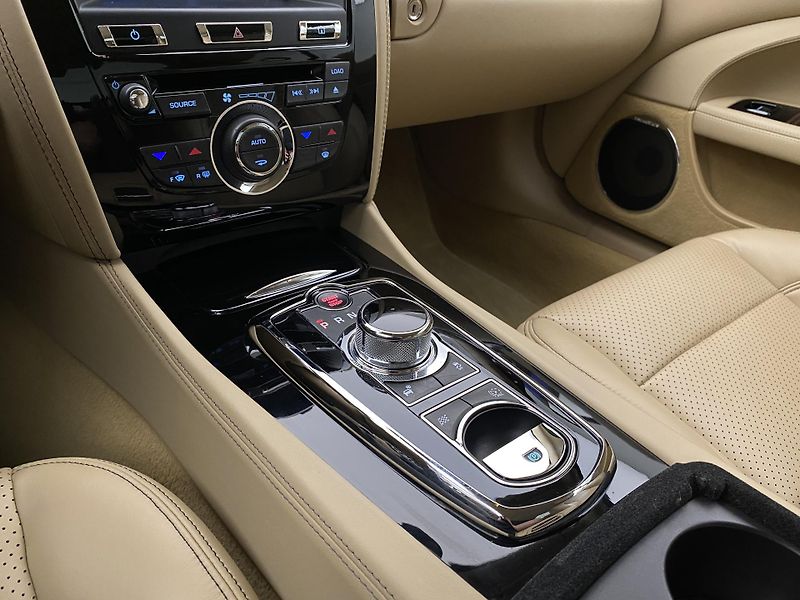 Jaguar XK 5.0 V8 283kW AUT - fotka 26 z 42