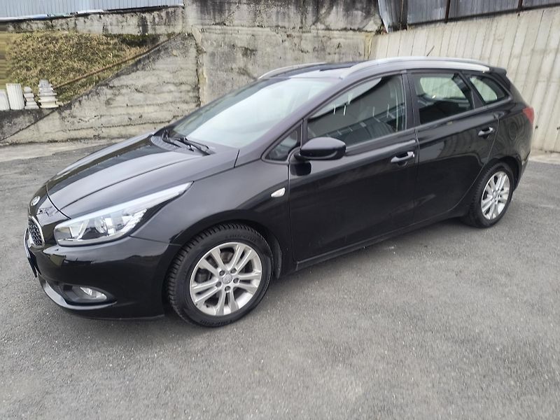 Kia Ceed (2013) 1.6 GDI 99KW/VYHŘ.VOLANT+SEDAD - fotka 3 z 49
