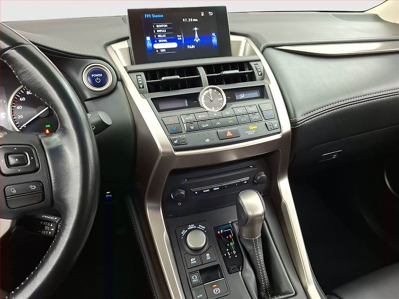 Lexus NX 300h (2015) 300h - fotka 12 z 18