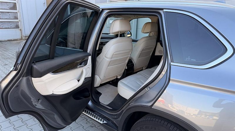 BMW X5 xDrive30d - fotka 12 z 21