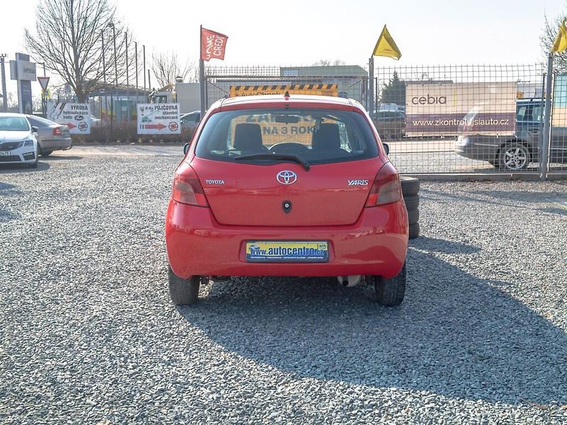 Toyota Yaris (2008) ČR 1.0i 51KW AC – 2x PNEU - fotka 7 z 34