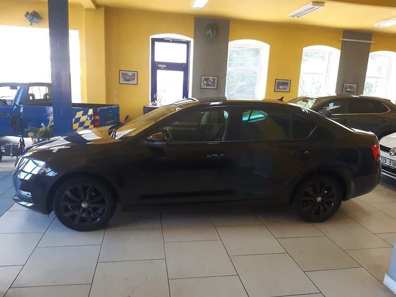 Škoda Octavia 1.6 TDI NAVI KAMERA APP - fotka 4 z 28