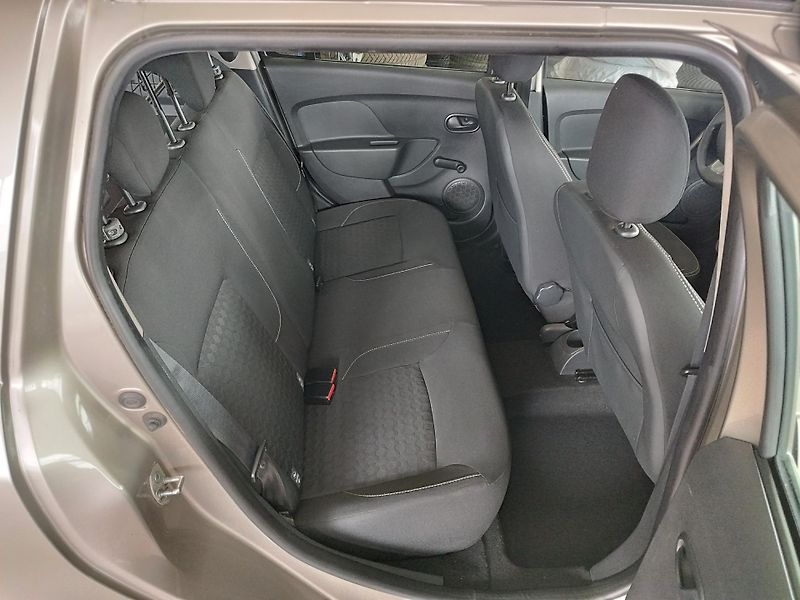 Dacia Logan (2014) 1,5DCi 66KW NAVI KLIMA TAŽNÝ - fotka 13 z 31