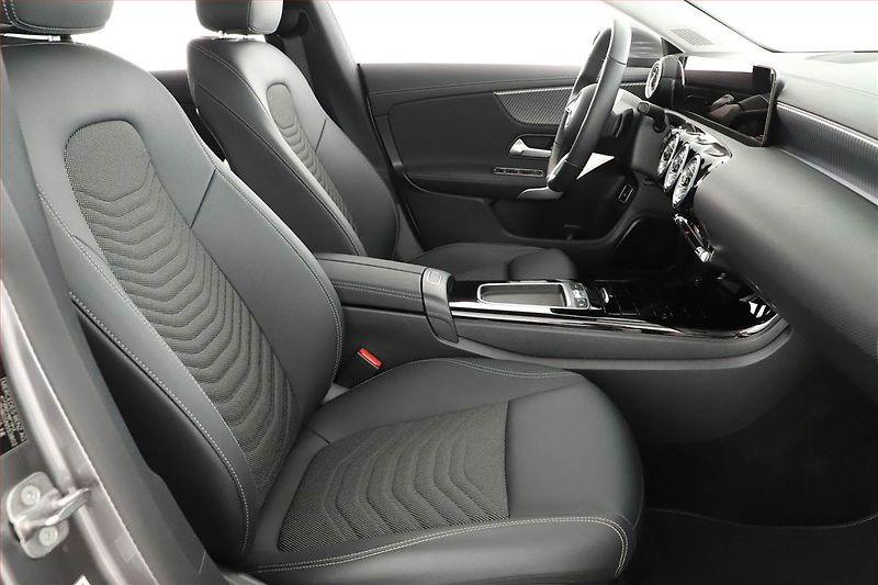 Mercedes-Benz CLA (2025) 200, Progressive - fotka 7 z 27