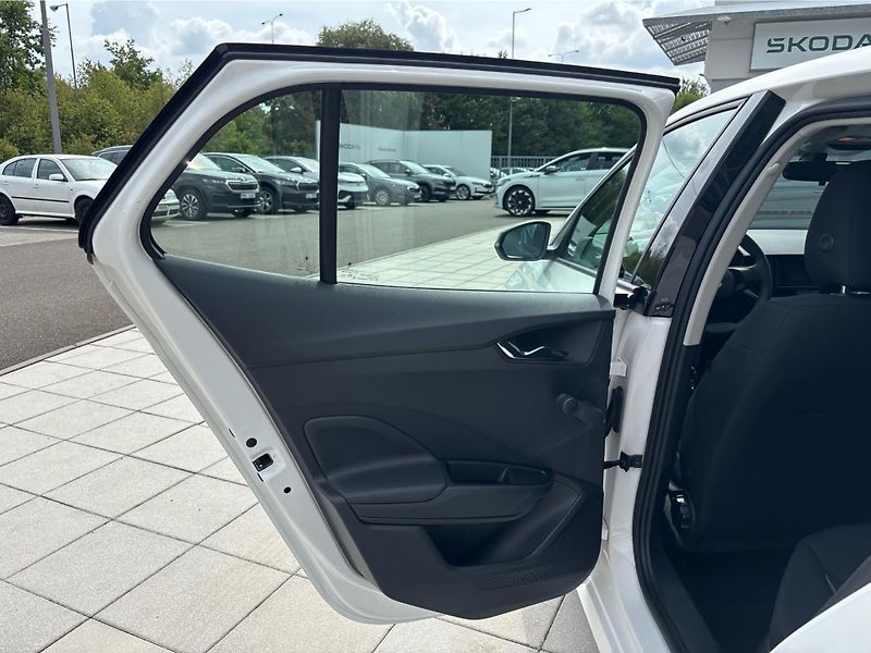Škoda Fabia 1,0 MPI 48 kW ACTIVE - fotka 23 z 26