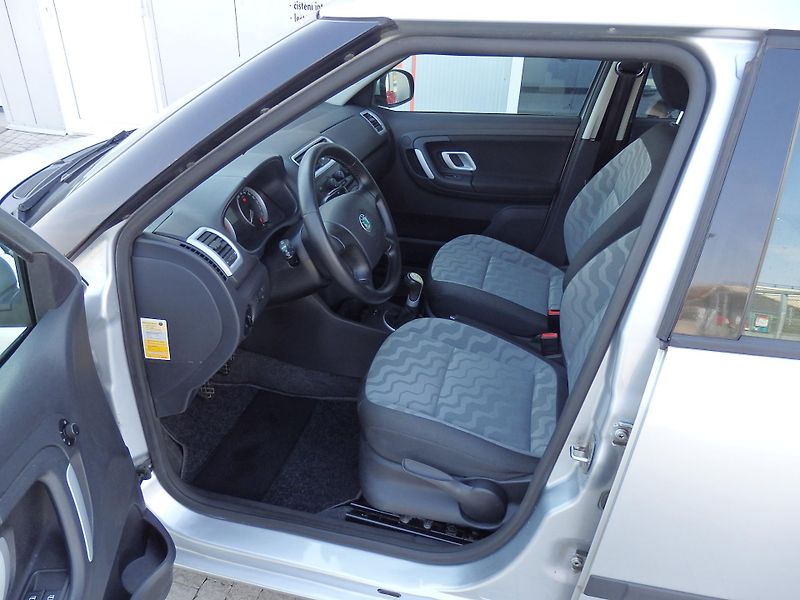 Škoda Fabia 1.4 16V KLIMA, 8x AIRBAG - fotka 6 z 13