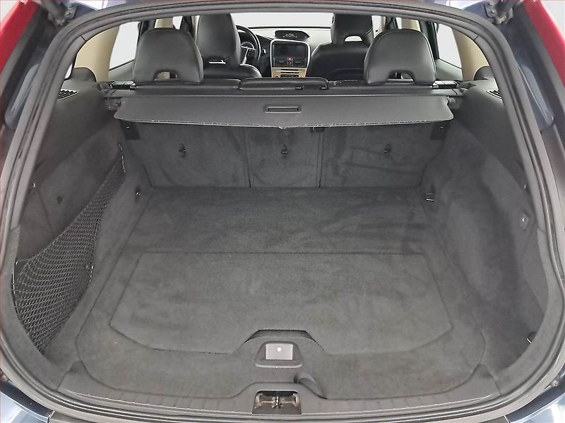 Volvo XC60 (2010) D5, 4X4, Xenony, Tempomat - fotka 13 z 18